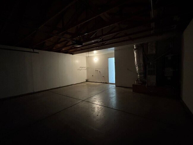 Building Photo - Three Bed, Two Bath Home with Two Car Garage