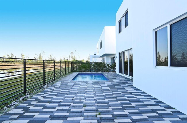 Building Photo - 9745 NW 75th Terrace