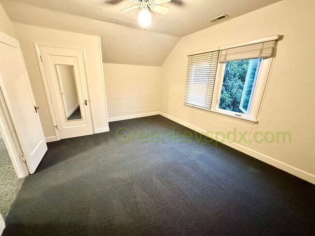 Building Photo - 10197-1136