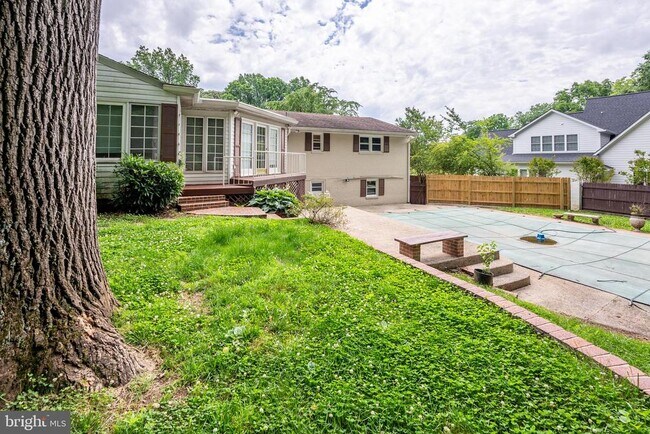 Building Photo - 6438 Woodville Dr