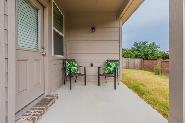 Building Photo - 1441 Tall Pine Way