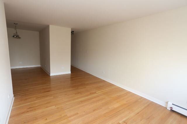 Building Photo - 630 W Wrightwood Ave