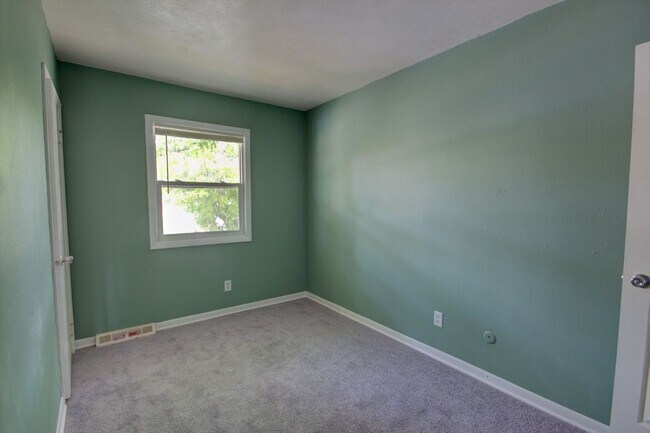 Building Photo - SW 424/426 30th Ave duplex