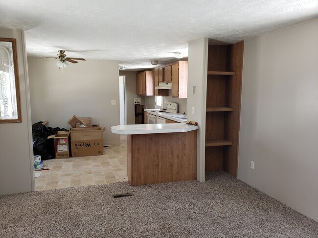 Building Photo - 3 Bed, 2 bath manufactured home in Egin!
