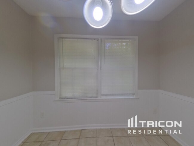 Building Photo - 955 Willow Run