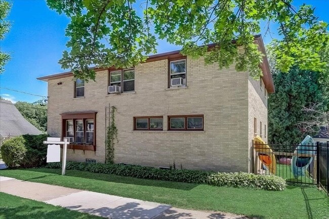 Building Photo - 1011 Emerald St