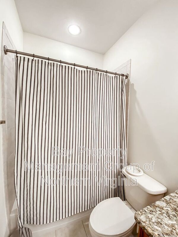 Building Photo - 4336 N Henderson Rd