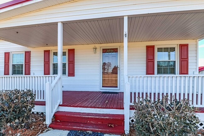 Building Photo - RENOVATED FARMHOUSE in Mt. Olive!