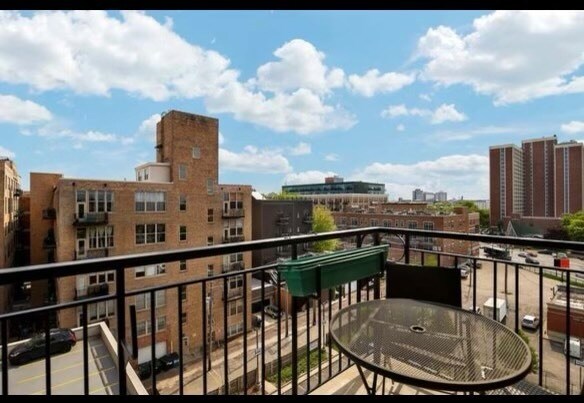 Primary Photo - 6 S Laflin St