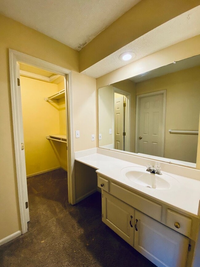 Building Photo - {8514}  Village of Kensington + Finished B...