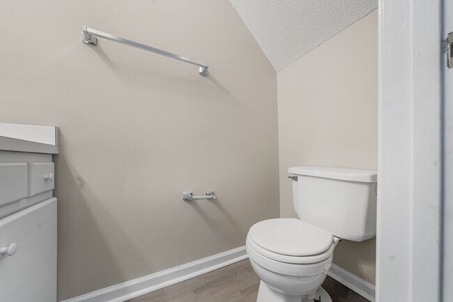 Building Photo - 111 Henley Pl