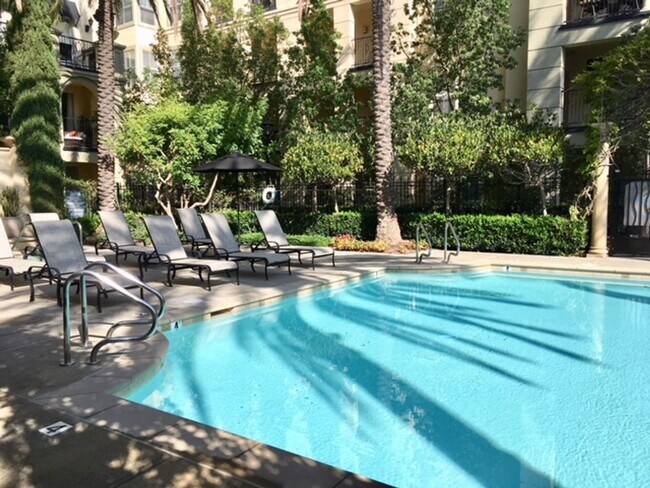 Building Photo - Watermarke: Lower 1 Bed 1 Bath Condo,