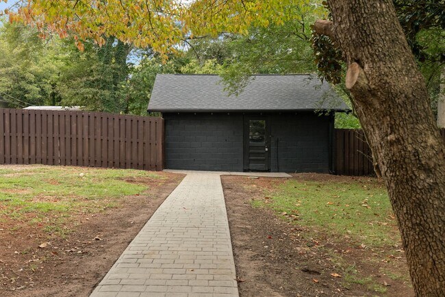 Building Photo - 3107 Old Buncombe Rd