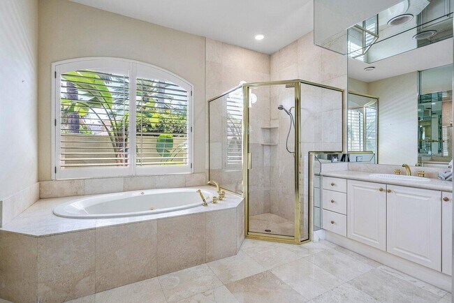 Building Photo - 1831 Sabal Palm Dr