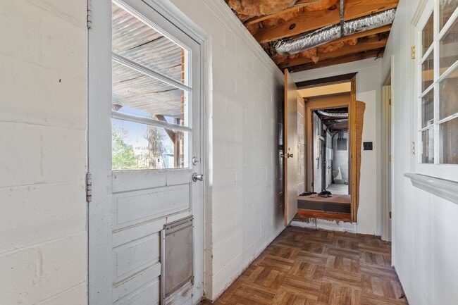 Building Photo - Charming 3 Bed, 2 Bath on Ward Street, Close to Universities