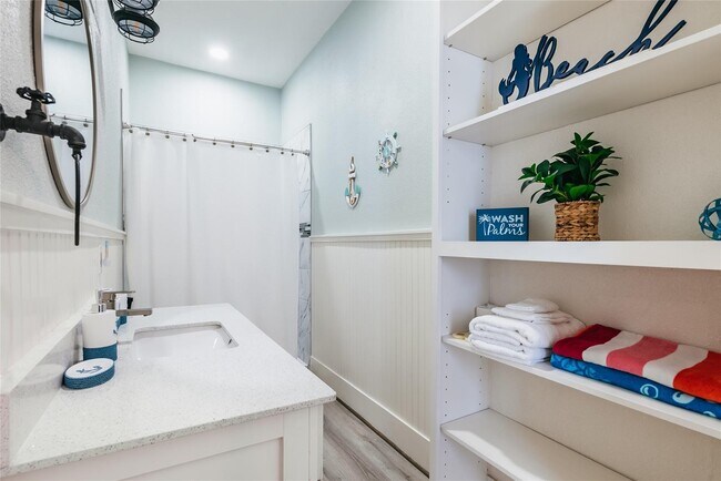 Building Photo - 1208 Avenue K