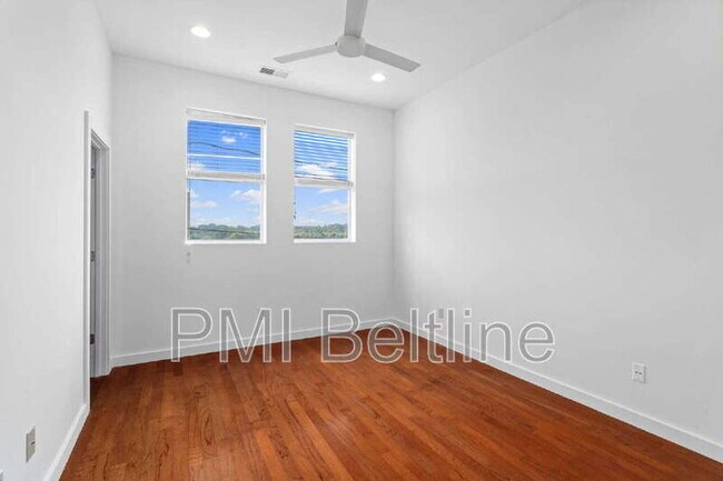 Building Photo - 988 DeKalb Ave NE