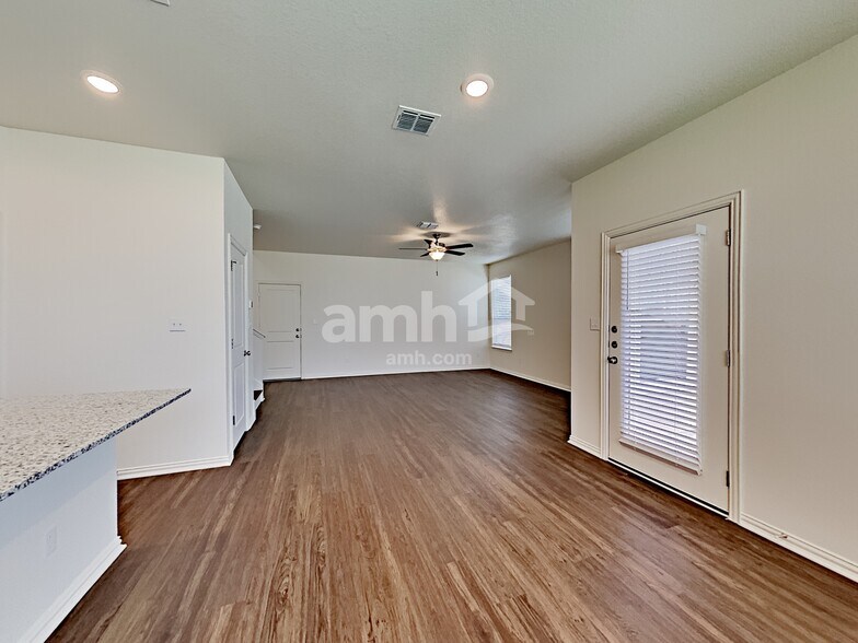 Building Photo - 2717 Lillybrook Ln