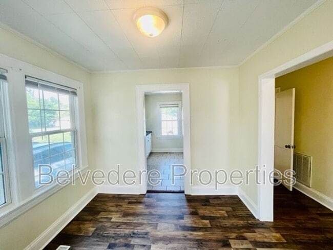 Building Photo - 810 Elwell Ave