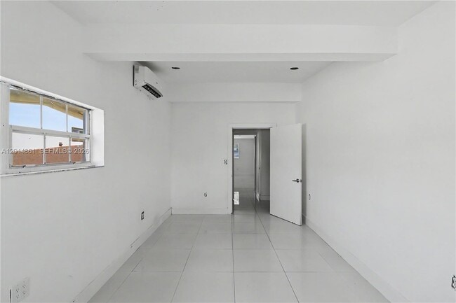 Building Photo - 10710 SW 43rd Ln