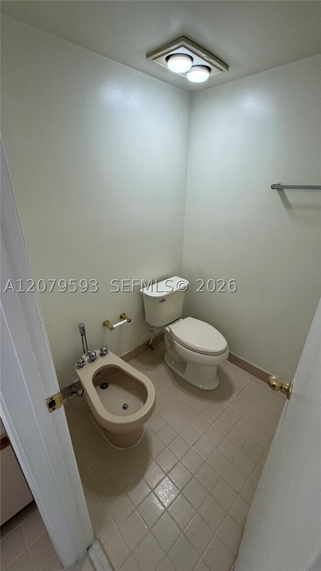 Building Photo - 720 Coral Wy
