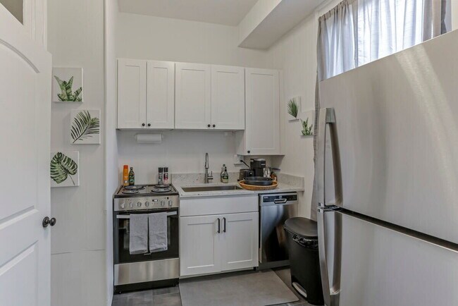 Building Photo - The Artist's Apt. | 1BR | Short North | +Parking