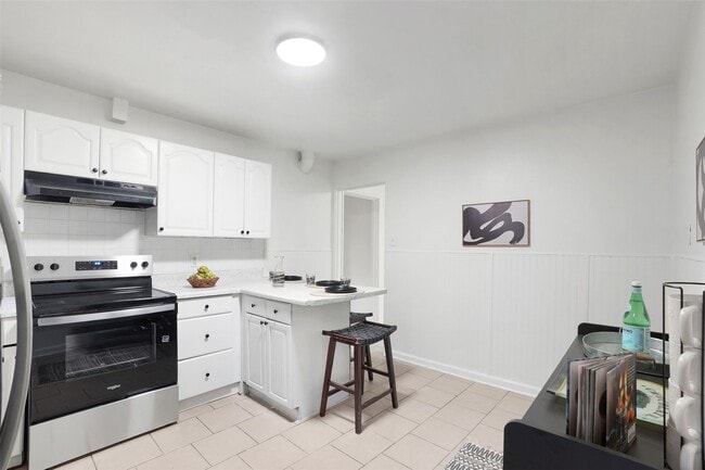 Building Photo - 9845 Dennis Dr