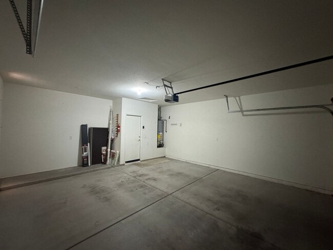 Building Photo - 2 Bedroom Single Story Home Available in Arizona Traditions Retirement Community Located Near Bel...