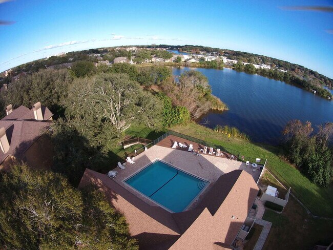 Building Photo - 2/1 Condo in Gated Lakefront Altamonte Com...