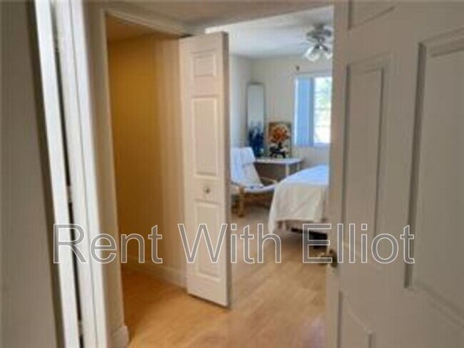 Building Photo - 2021 SE 10th Ave