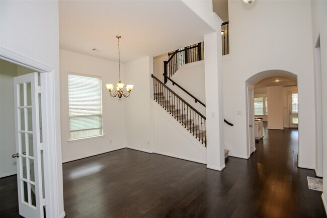 Building Photo - 18122 Glenlyon Dr