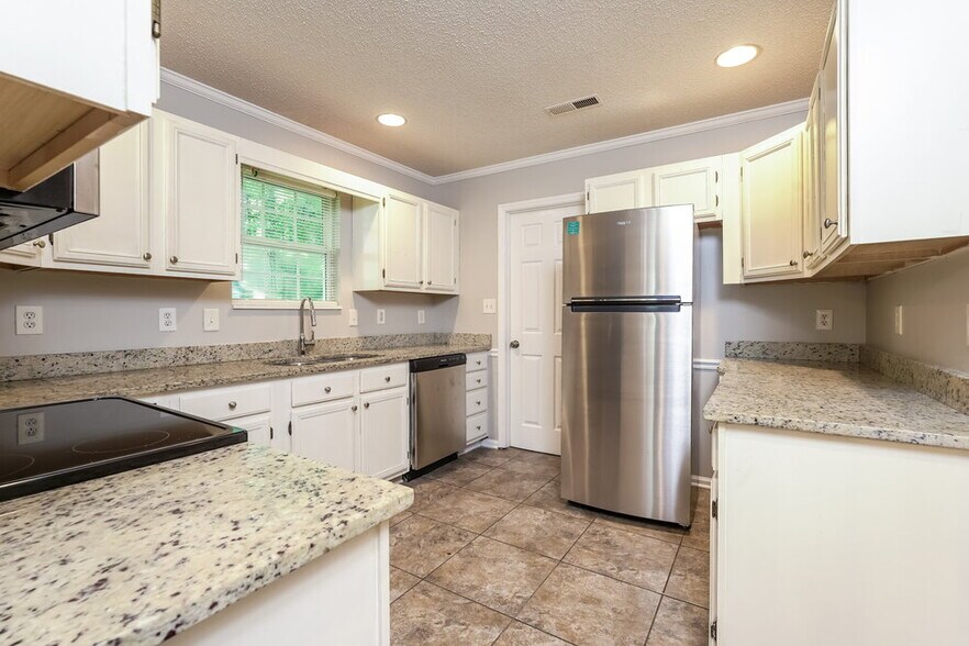 Building Photo - 2263 Briar Glen Rd