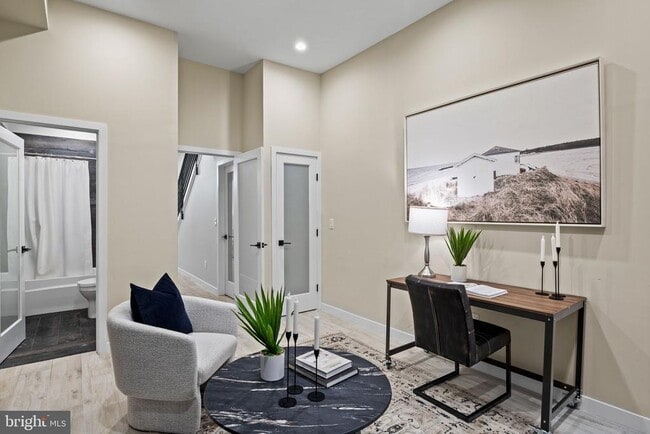 Building Photo - 2106 Spring St