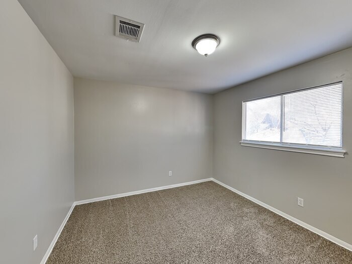 Building Photo - 1906 Tucumcari Dr