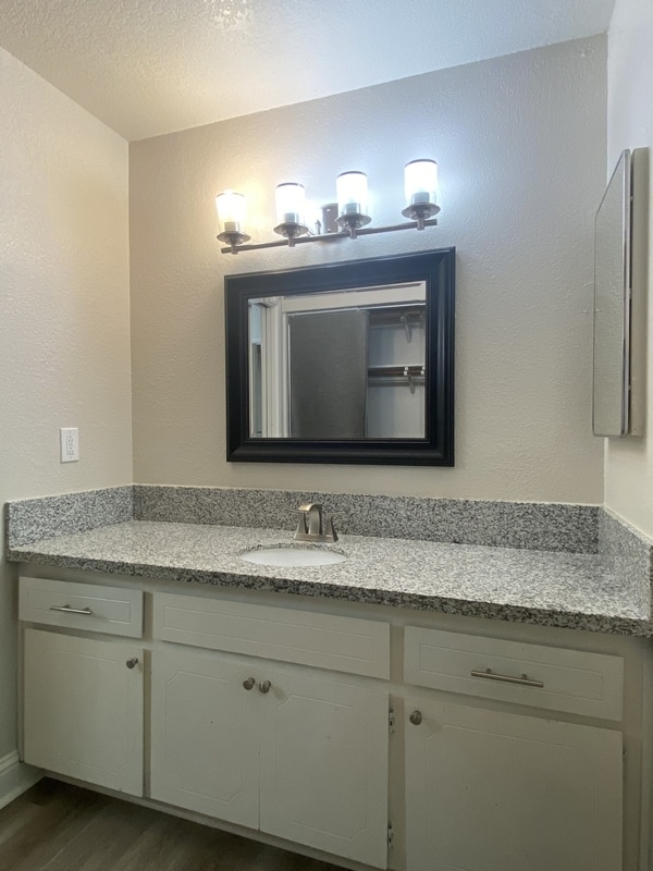 Building Photo - 3020 Olive Glen Ct