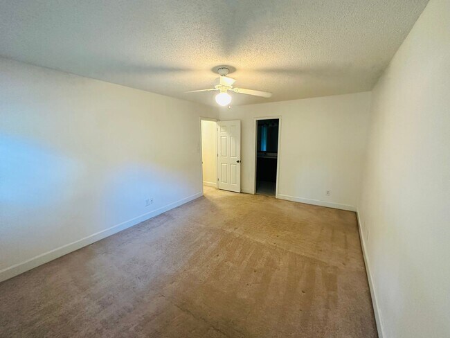 Building Photo - 4919 Sarah Hall Ln