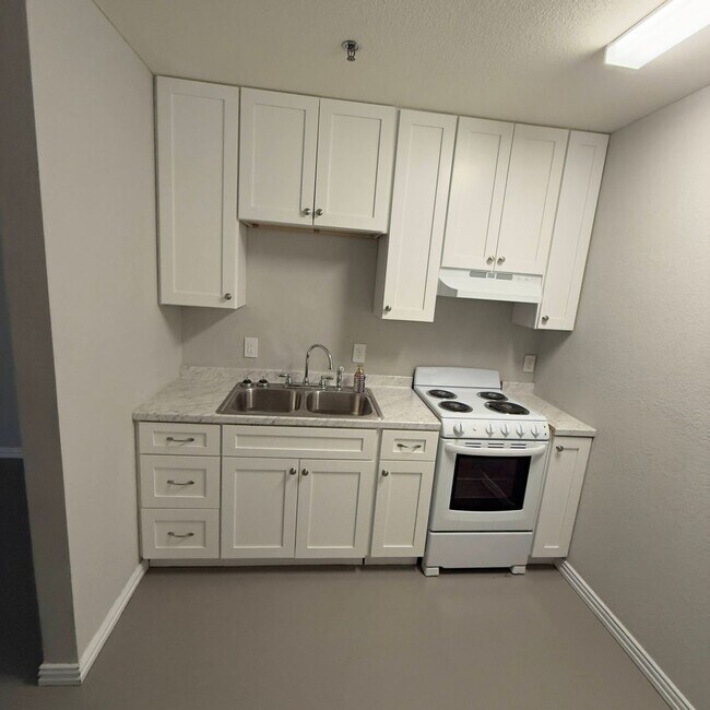 Primary Photo - $300 Off 1st Full Month!* All Utilities In...