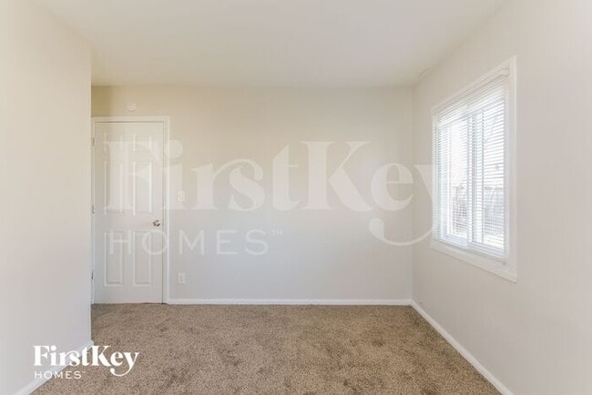 Building Photo - 4014 Red Bird Dr