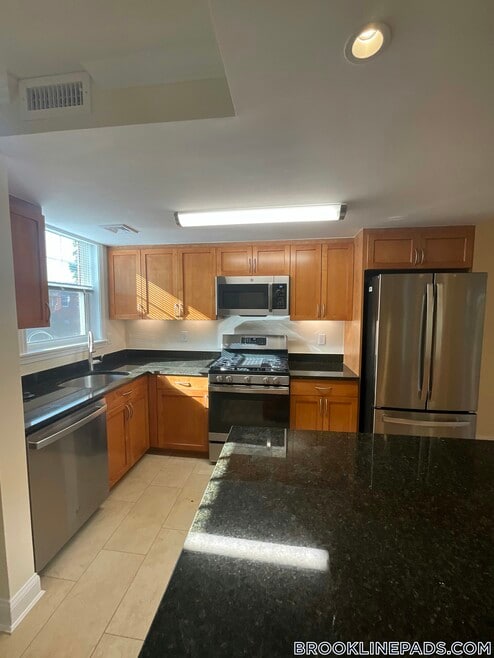 Building Photo - 94 Thornton Rd