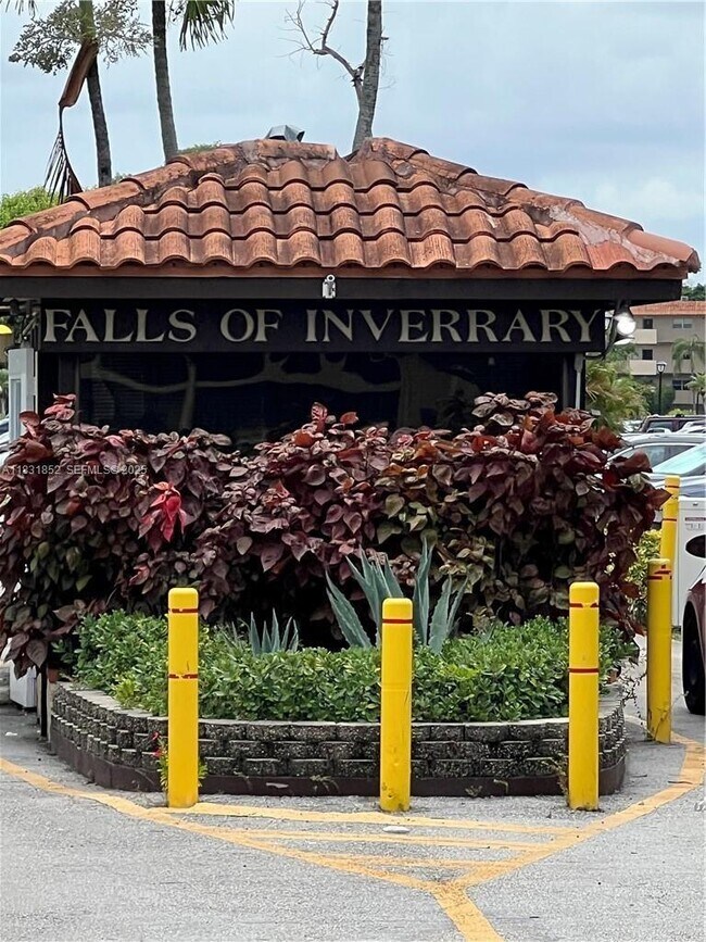 Building Photo - 6101 N Falls Cir Dr