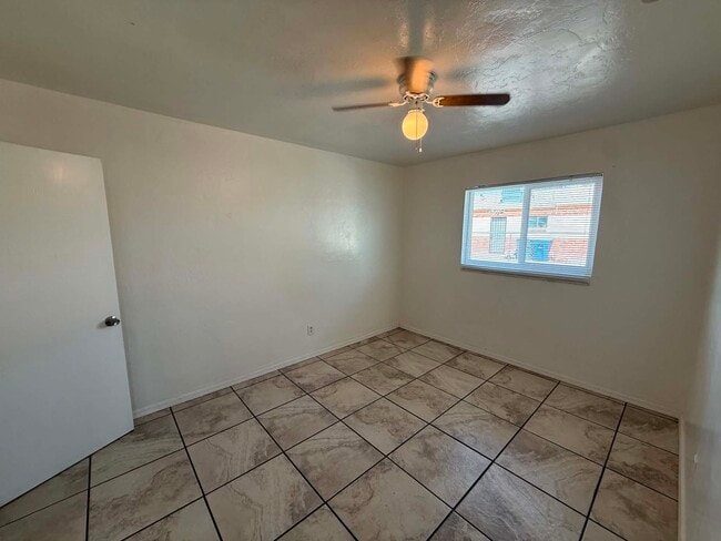 Building Photo - 4634 E Montecito St