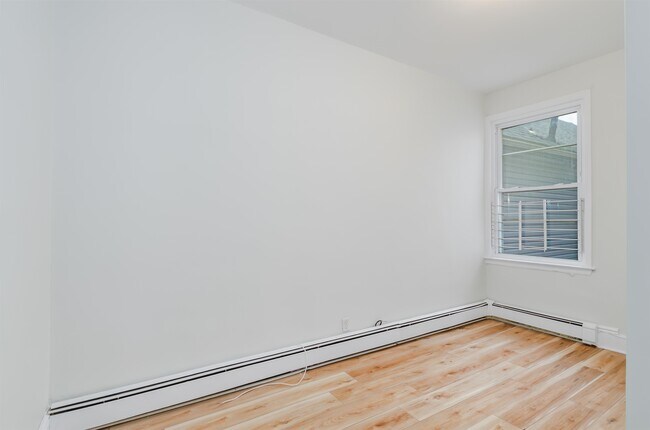 Building Photo - 121 W 19th St