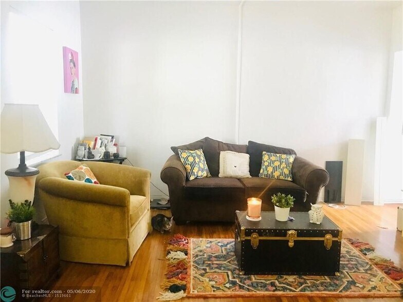 Building Photo - 8910 Collins Ave