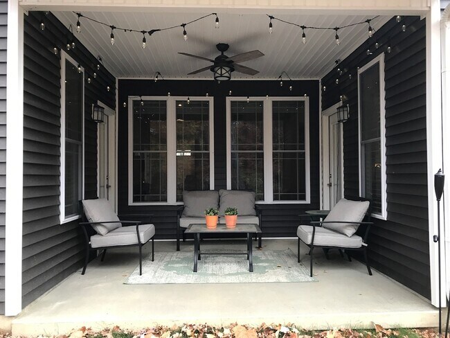 Covered Back Patio - 1708 W Ezekiel Dr