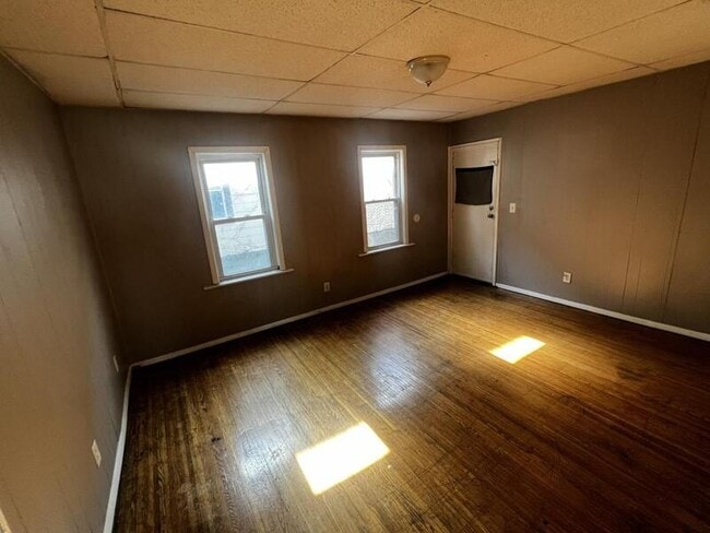 Building Photo - 76 Woodward St