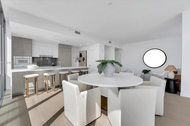 Building Photo - 9201 E Bay Harbor Dr