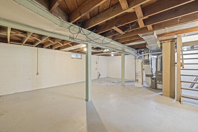 Building Photo - Cozy 3-Bedroom Ranch with Garage in Charmi...