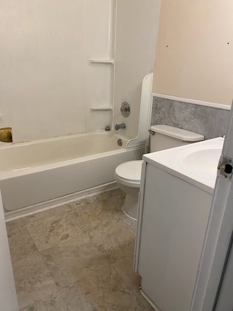 Building Photo - 4444 Main St