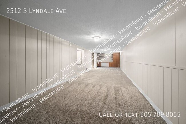 Building Photo - 2512 S Lyndale Ave