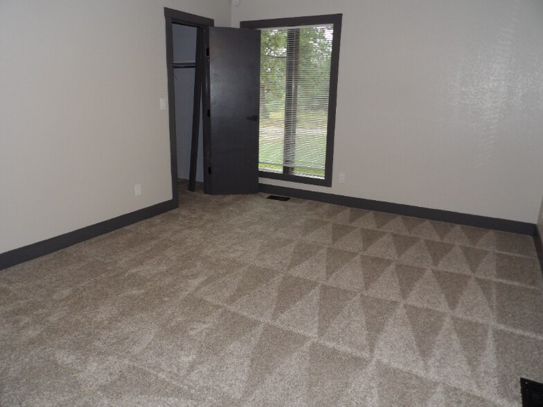Building Photo - 11130 Burgess Ln